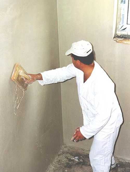 Правильный захват и положение руки при работе теркой