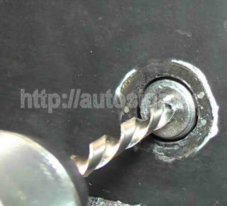 Как использовать экстрактор для удаления прокручивающегося болта