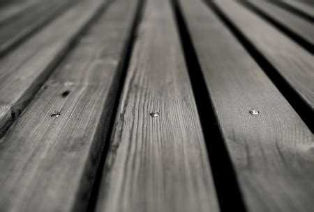 Рекомендации по уходу за деревянным полом после ремонта щелей