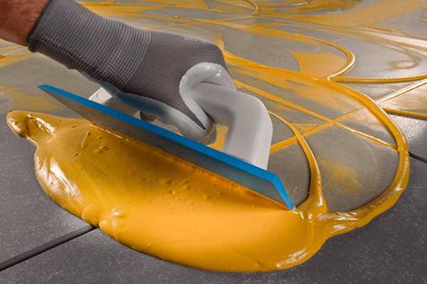 Подготовка поверхности перед нанесением эпоксидной затирки