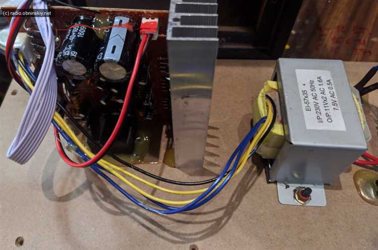 Почему трансформатор в усилителе издаёт гудение