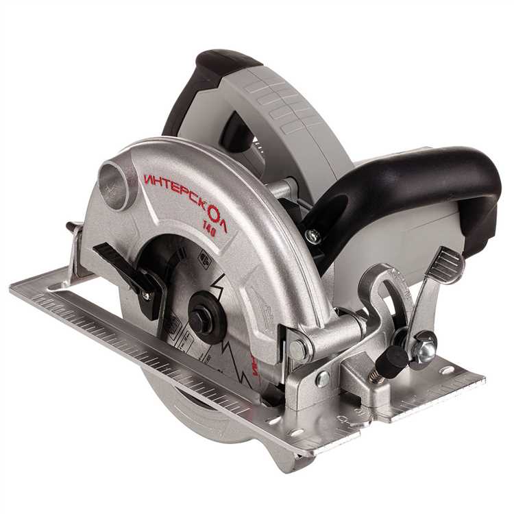 Практика показывает, что у Интерскол чаще всего изнашиваются угольные щётки после 120–150 часов работы, тогда как у моделей Зубр щётки имеют ресурс до 200 часов благодаря системе автоматической балансировки. При выборе пилы для ежедневного использования в мастерской или на объекте рекомендуется отдать предпочтение Зубр при приоритете долговечности двигателя и Интерскол – если важна устойчивость конструкции при случайных ударах и падениях.