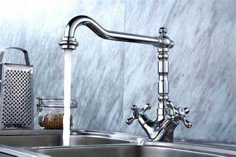 Разновидности изливов: что учитывать при выборе длины и высоты