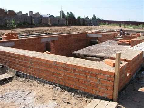 Выбор и проверка кирпича для укладки на цокольный блок