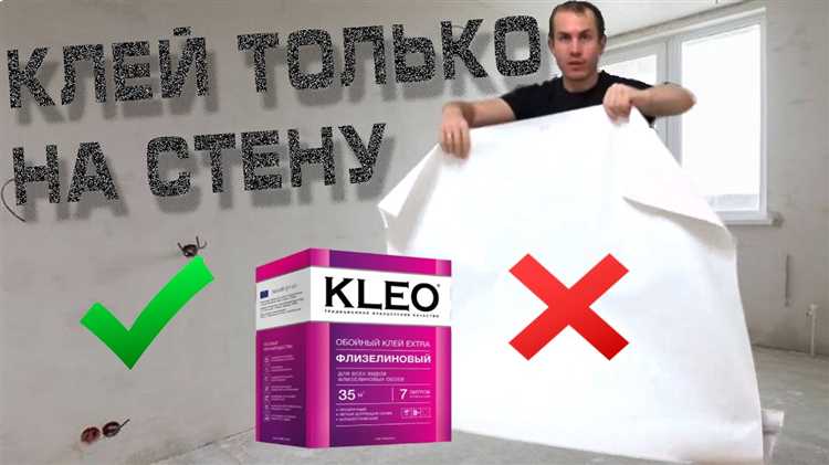 Как избежать пузырей и складок при поклейке обоев одному