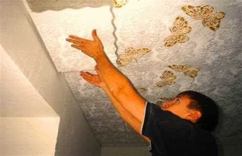 Какие инструменты и клей понадобятся для наклеивания плитки