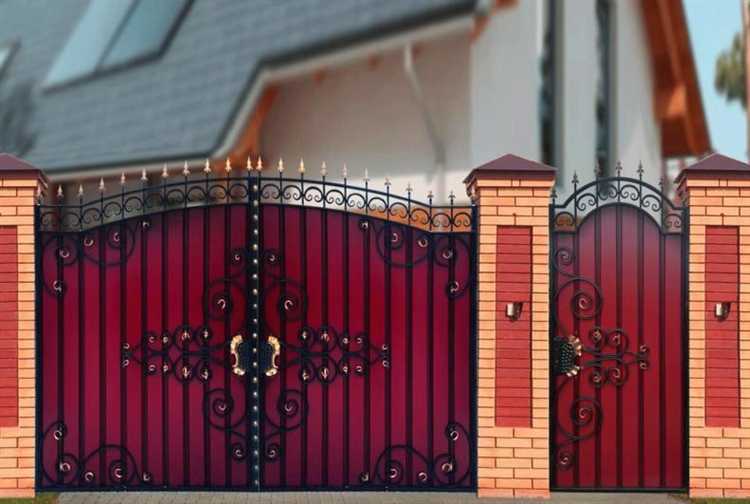 Как красиво покрасить забор двумя цветами