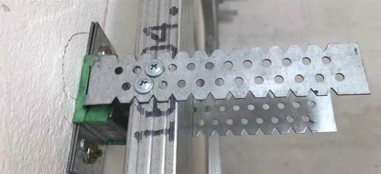 Как крепить гипсокартон к стене на деревянные рейки