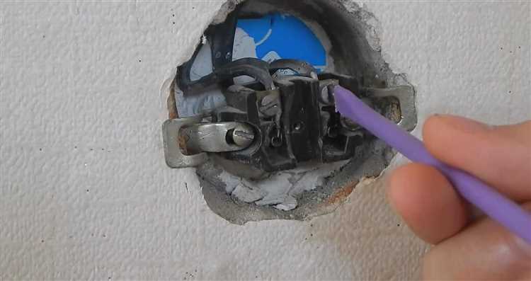 Монтаж розетки на гипсокартон без подрозетника