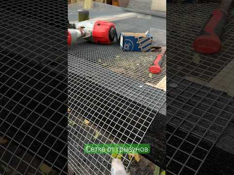 Способы крепления сетки к деревянным элементам конструкции