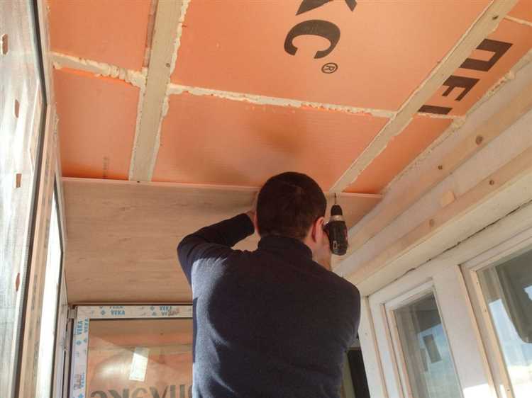 Технология установки первой панели вагонки на потолок