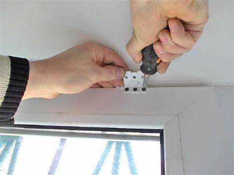 Как крепить жалюзи на пластиковые окна инструкция виды крепежа Как крепить жалюзи на пластиковые окна инструкция виды крепежа