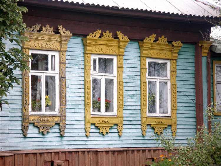 Установка боковых и верхнего наличников с подгонкой углов