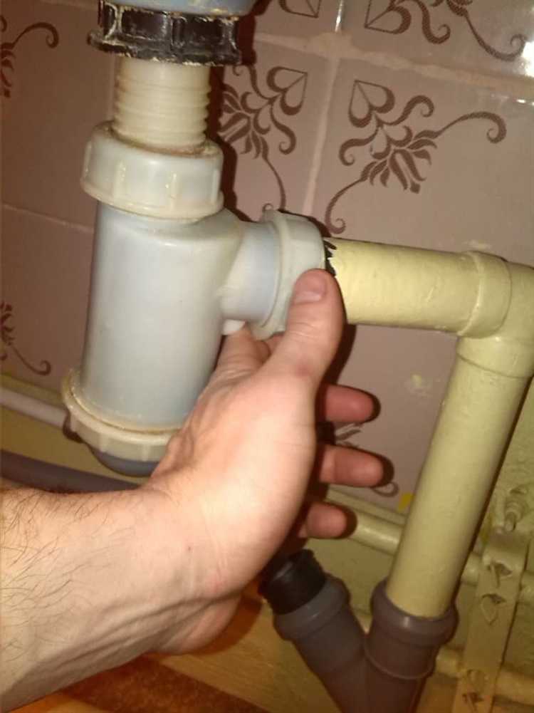 Как применить сантехнический трос без повреждений