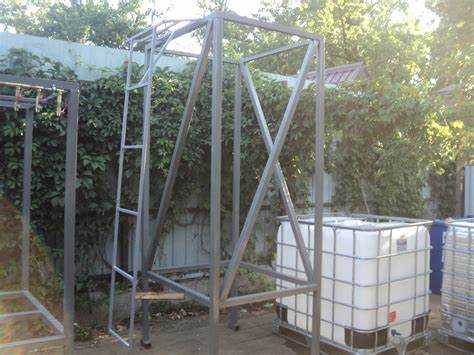 Особенности открытия крышек разных производителей еврокубов