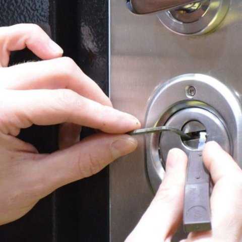 Применение дрели при отсутствии других инструментов