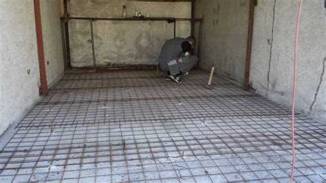 Выравнивание пола с помощью наливной смеси