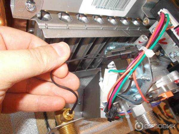 Как извлечь батарейки из колонки без повреждений