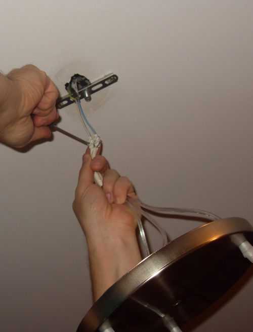 Применение клеевых и монтажных составов для фиксации крюка