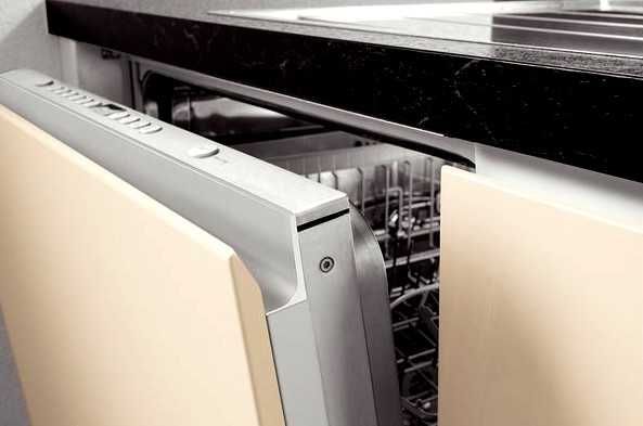 Сверление через малярный скотч для предотвращения повреждений