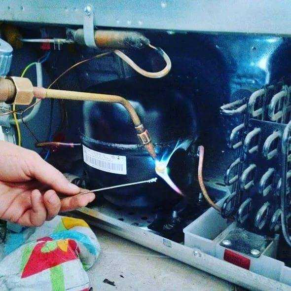 Как проверить давление фреона в холодильнике