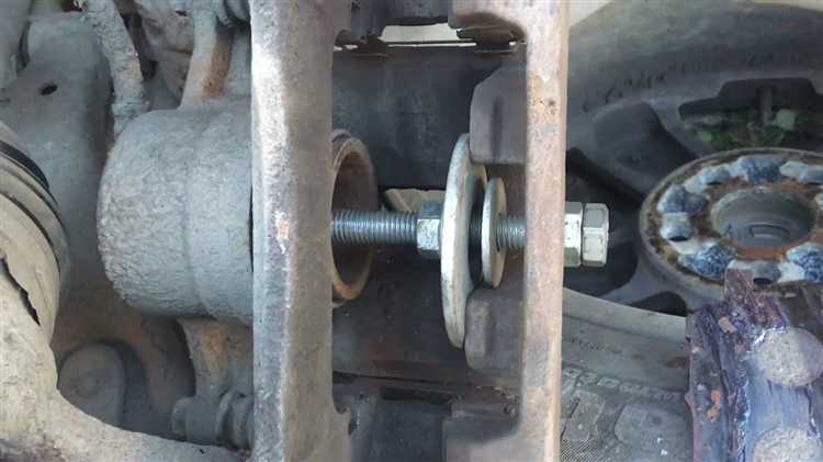 Использование смазки для улучшения подвижности суппорта