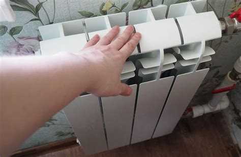 Использование отражающих панелей между батареей и стеной