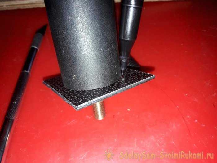 Для начала важно выбрать подходящий мотор. Обычно для бор машинки используется электрический двигатель мощностью от 100 до 500 Вт. Это зависит от того, какие работы вы планируете выполнять: для легкой обработки пластиков или дерева подойдет мотор с меньшей мощностью, тогда как для работы с более твердыми материалами потребуется более мощный агрегат. undefinedОсновной критерий при выборе мотора</strong> – его способность работать на высокой скорости, что важно для обеспечения качественной резки и шлифовки.»></p>
<p>Еще один важный элемент – это система охлаждения. Мощный мотор при длительной работе может перегреваться, что приведет к его выходу из строя. Использование радиатора или вентилятора позволит обеспечить стабильную работу устройства. Также стоит позаботиться о прочности корпуса. Он должен быть достаточно жестким, чтобы выдерживать вибрации, возникающие при работе с мощным инструментом. Для этих целей идеально подходит алюминий или сталь.</p>
<p>Не забывайте и о механизме фиксации насадок. Хорошо подобранные зажимы обеспечат надежную фиксацию бора, что поможет избежать его случайного смещения во время работы. <em>Важно, чтобы зажимы были легко заменяемыми и не требовали сложной регулировки.</em> Оптимальный вариант – использовать пружинные зажимы с внутренним резьбовым механизмом.</p>
<p>Каждый этап сборки бор машинки должен учитывать требования безопасности. Работая с инструментом, всегда используйте защитные очки и перчатки, а также следите за тем, чтобы все компоненты были надежно закреплены. Правильная сборка и настройка гарантируют не только долговечность устройства, но и безопасность при эксплуатации.</p>
<h2>Выбор и подготовка материалов для сборки бор машинки</h2>
<p><img decoding=