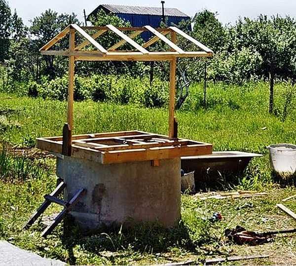 Заливка формы бетоном и удаление воздушных пустот