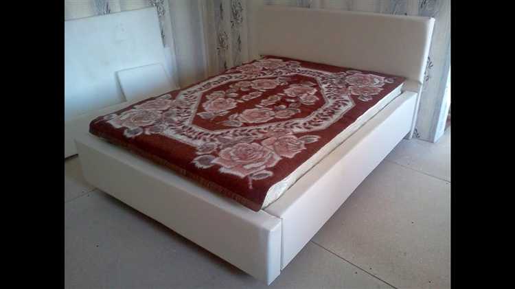 Монтаж подлокотников и спинки кресла кровати