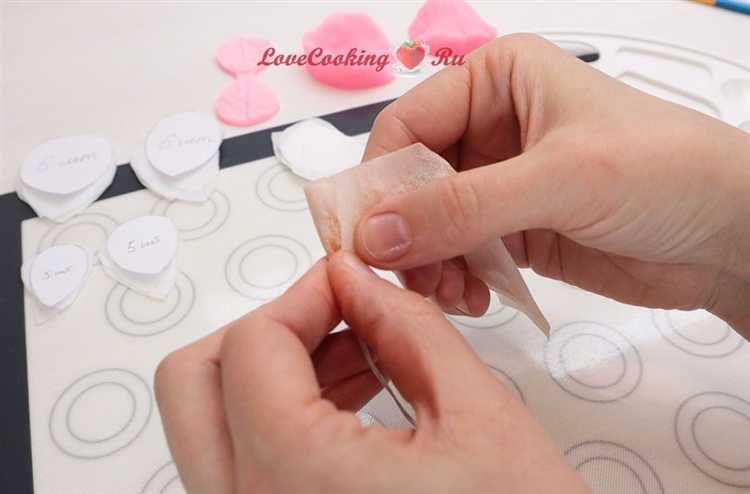 Сборка и крепление лепестков на стебель