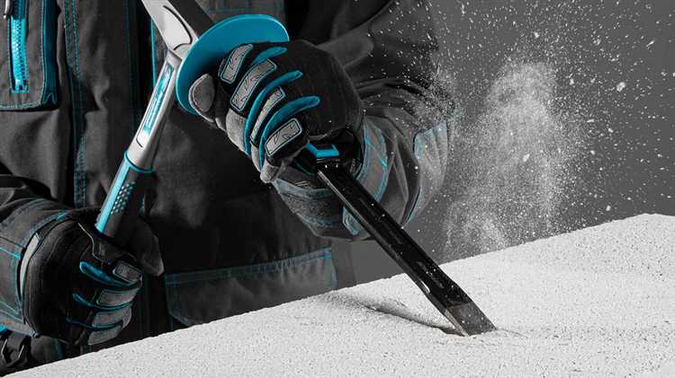 Какие материалы помогут защитить обои при штроблении