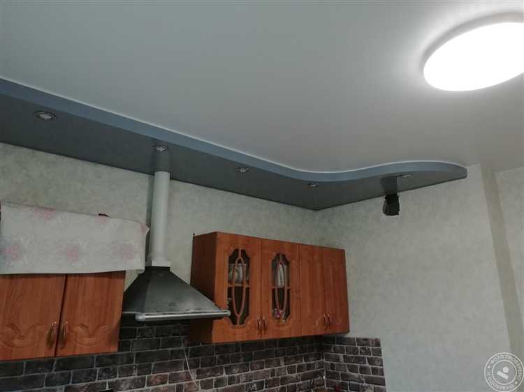 Подключение вытяжки к электрической сети под натяжным потолком