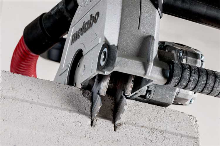 Техника безопасного выполнения штроб с помощью болгарки