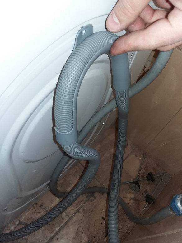 Прокладка шлангов в пластиковом кабель-канале