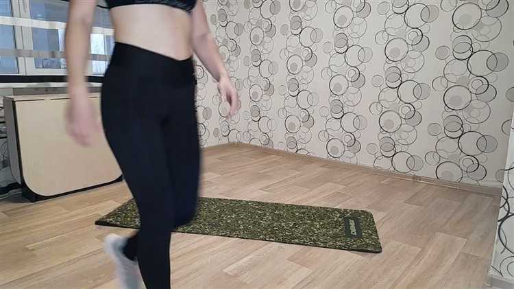 Как удалить остатки клея и мусор с поверхности пола