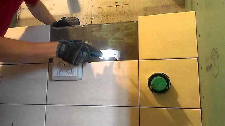 Как отсоединить плитку от стены вручную без трещин