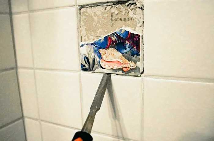Как снять плитку со стены не повредив ее