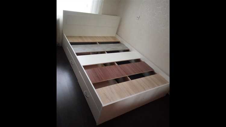 Установка ножек кровати и проверка устойчивости