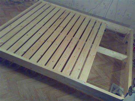 Подготовка места и инструментов для сборки кровати