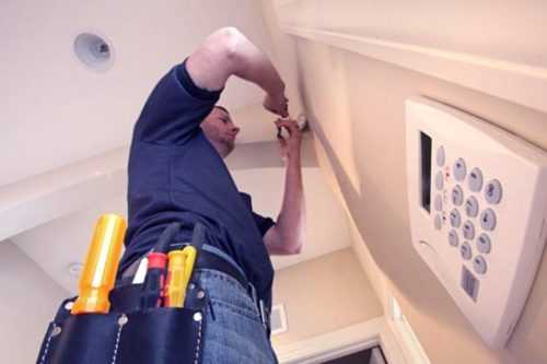 Контроль правильности постановки на охрану по световой или звуковой индикации