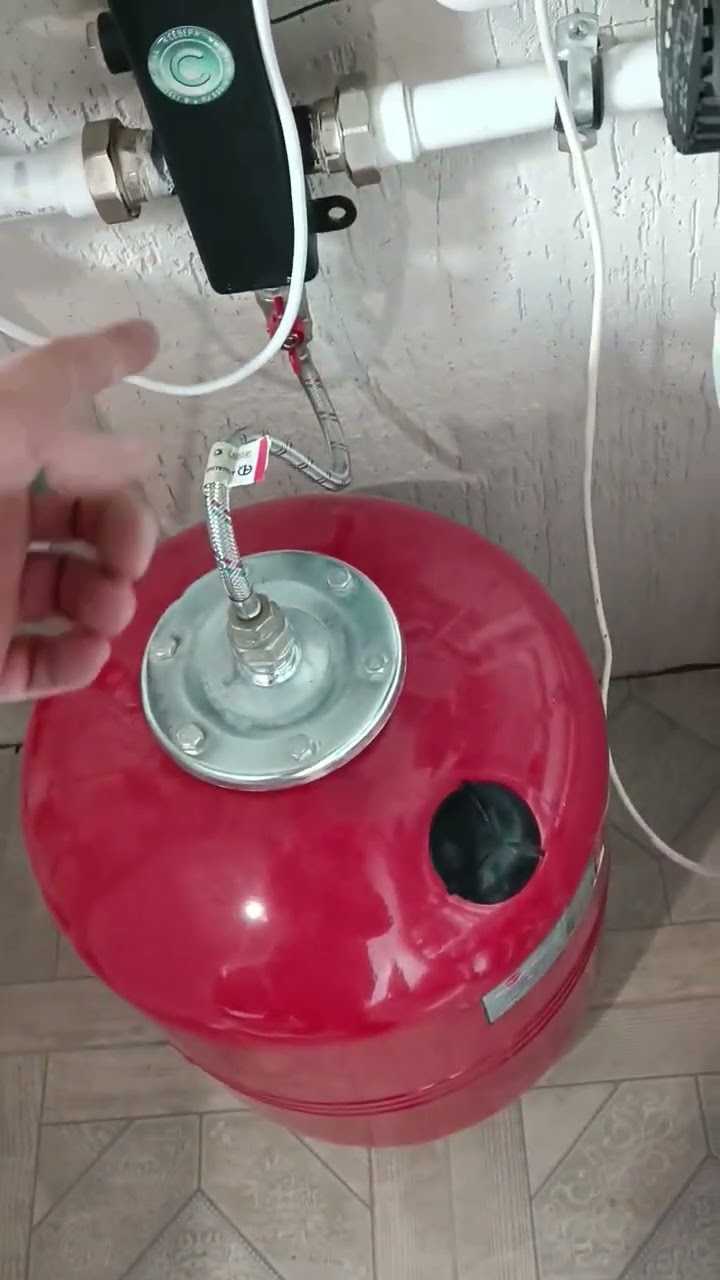 Где находится клапан для стравливания воздуха в разных типах бачков