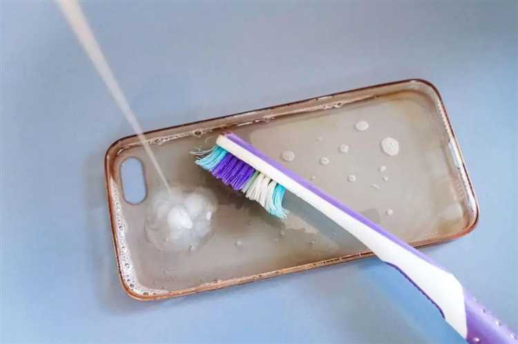 Чем можно растворить клей без повреждения материала чехла