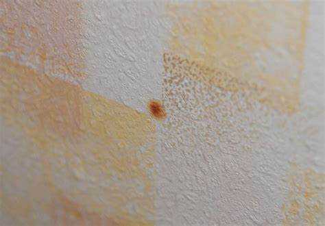 Как удалить следы от ручки и маркера с флизелиновых обоев