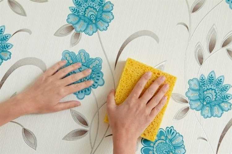 Способы удаления следов от грязи и уличной пыли на светлых обоях