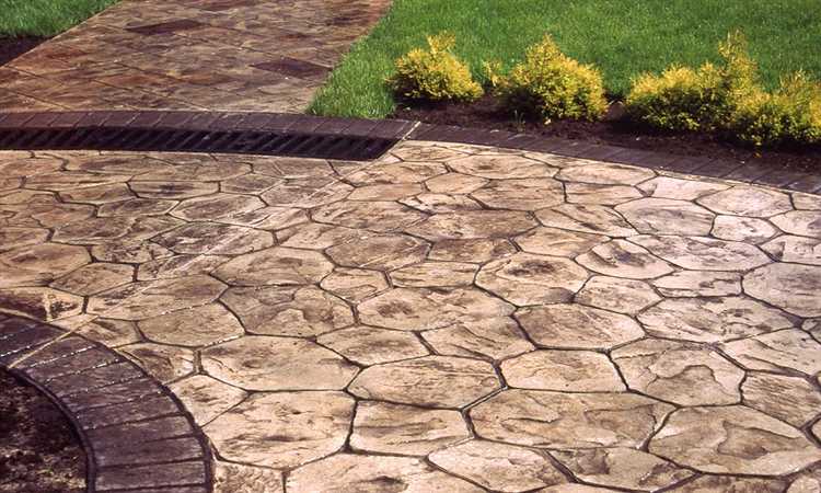 Техники штамповки и трафаретной обработки для имитации камня или плитки