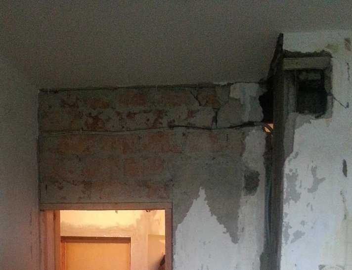 Как монтировать металлическую раму для усиления дверного проема