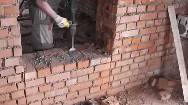 Чем заделать щели и зазоры между коробкой и стеной для повышения прочности