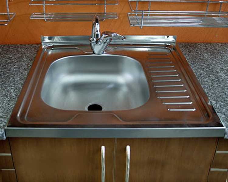 Установка мойки в вырез и герметизация соединений