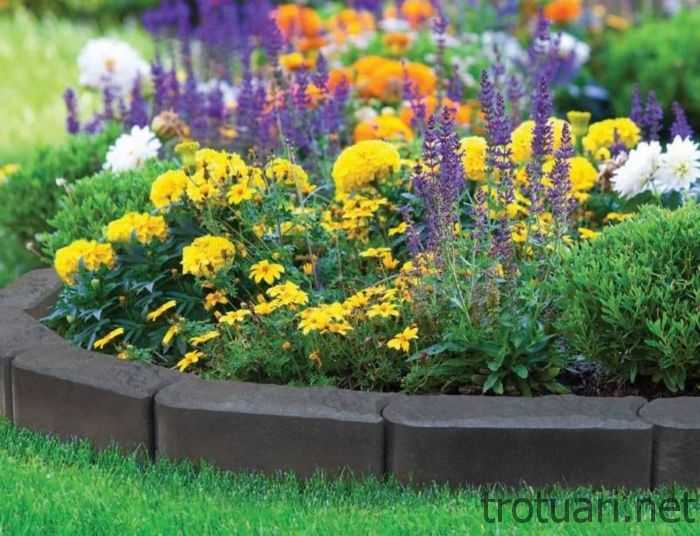 Заполнение пространства вокруг бордюра грунтом